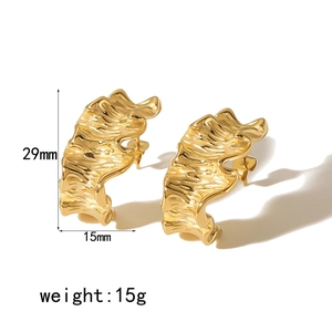 Light luxury 18K gold plated stainless steel C-shape earrings with pleated texture