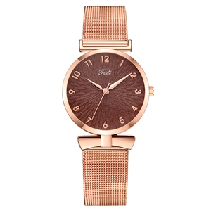 Orologio al quarzo da donna in oro rosa con quadrante marrone e cinturino mesh