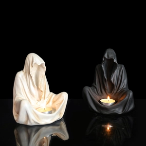 Geest tovenaar kaarsenhouder set in zwart en wit van hars voor Halloween sfeer decoratie