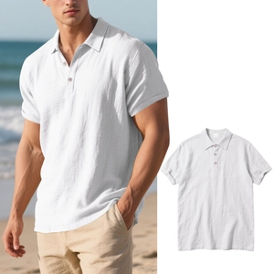 Détail du polo en lin blanc avec boutons en bois et texture de tissu respirant naturel