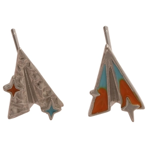 Boucles d'oreilles avion en papier et étoile avec émail coloré au design asymétrique