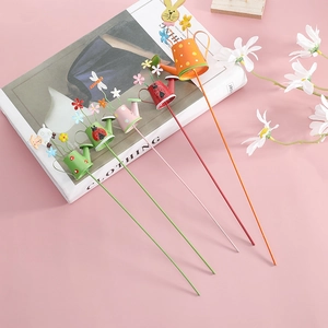 Set di 5 paletti da giardino in metallo con annaffiatoi e insetti per decorazione