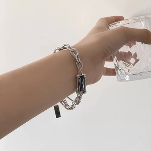 Bracciale a catena multistrato in argento hip hop con zircone grigio rettangolare da donna