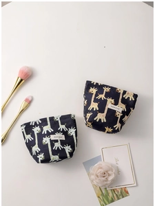 Navy blue giraffe pattern jacquard makeup bag for lipstick and coin storage