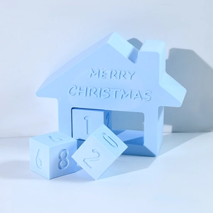 Moule en silicone bleu détaillé avec gravure Merry Christmas et cubes de calendrier
