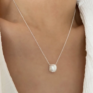 Collier en argent sterling 925 avec pendentif étoile, finition brossée et cristaux colorés