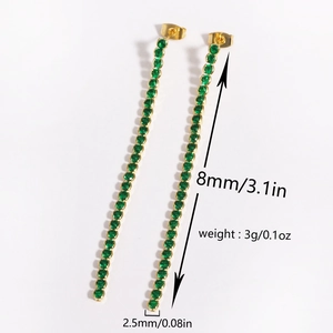 Detail of long emerald green zircon tassel earrings in gold plating with dimensions 3.1 inches