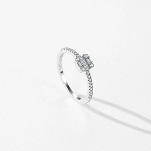 Sparkling S925 sterling silver sugar cube ring with square-cut diamonds in a minimalist style