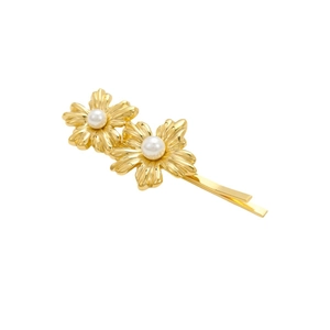 Golden flower hair clip with pearls made of titanium steel for women in minimalist style