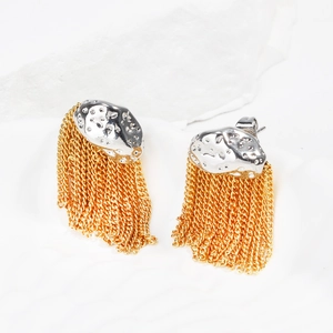 Boucles d'oreilles bicolores élégantes avec clous argentés et glands de chaînes dorées