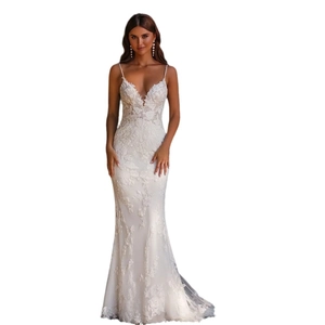 Robe de mariée sirène élégante en dentelle française avec fines bretelles avec longue traîne