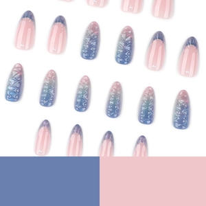 Faux ongles amande 3D avec pointes françaises roses, perles et dégradé bleu texturé