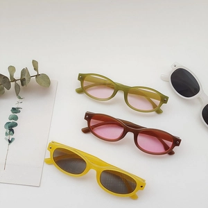 Vintage cat eye kids sunglasses with retro oval frames and colorful tinted lenses