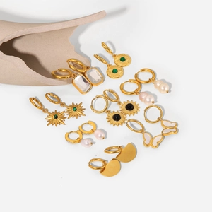 Ensemble de boucles d'oreilles vintage en acier plaqué or 18K avec pierres et perles