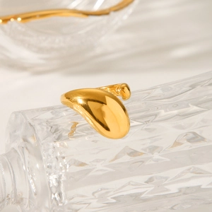 Polished 18K gold plated stainless steel ring with fluid organic shape on glass