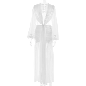 Weißes Chiffon-Maxikleid mit tiefem V-Ausschnitt, langen Ärmeln und Plissee-Bindedetail