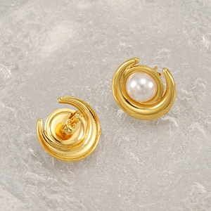Vintage Goldohrstecker in Halbmondform mit runden Perlen und Schmetterlingsverschluss