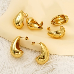 Boucles d'oreilles gouttes en acier titane doré poli au design géométrique minimaliste