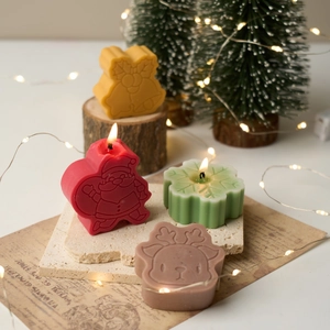 Coffret bougies de Noël avec Père Noël, élan et sapin pour décoration festive de maison