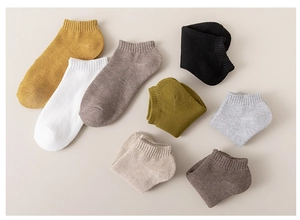 Detailed view of colorful low-cut cotton ankle socks in seven neutral tones