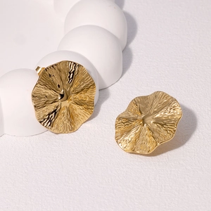 Boucles d'oreilles en acier inoxydable plaqué or 18k avec texture créative de nénuphar