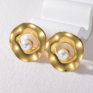 Vintage 18K gold plated hollow irregular metal earrings with white pearl center