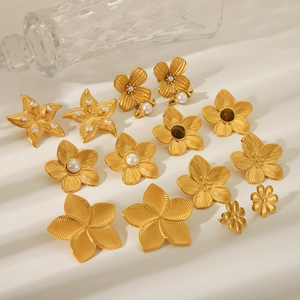 18K gold plated stainless steel floral stud earrings set with pearls and zircons