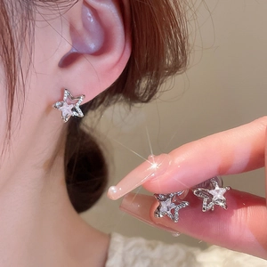 Sparkling zircon silver star stud earrings for women with minimalist five-point star design