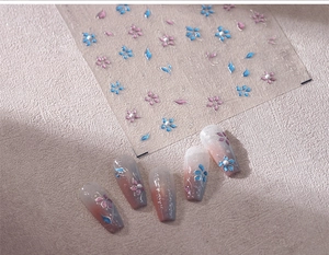 Adesivi per unghie a rilievo con motivi floreali blu e rosa e dettagli in argento