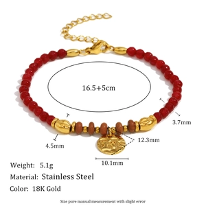 Bracelet en perles d'acier doré 18 carats avec pierres naturelles rouges et médaille