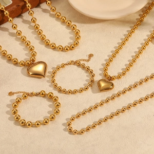 Schmuckset aus 18K vergoldetem Edelstahl mit Herzanhänger und Perlenketten für Damen