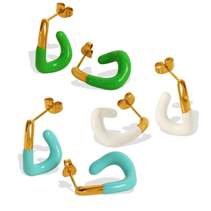 Französische Retro C-Form Creolen in Grün Weiß Blau Emaille mit Gold Metall Finish