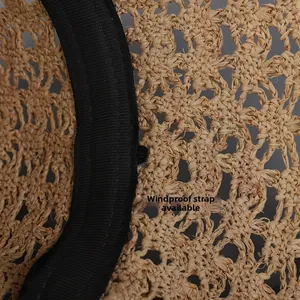 Détail du chapeau de paille avec bandeau de sudation et attache pour cordelette coupe-vent