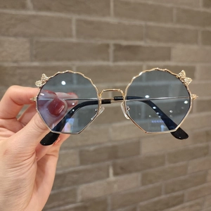 Kids fashion sunglasses with golden scallop metal frames and sparkling crystal bows