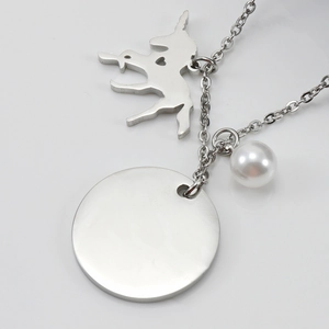 Collier en acier inoxydable avec pendentif licorne, médaille ronde et perle élégante