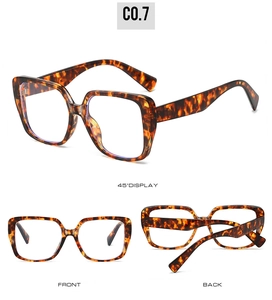 Vue sous trois angles de monture de lunettes écaille oversize avec détails côtés