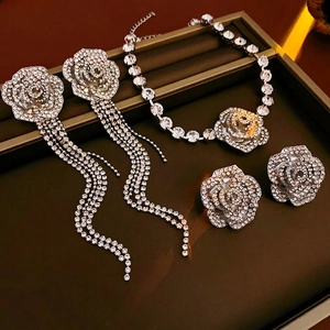 Collier Rose En Strass Et Boucles Oreilles À Pampilles Avec Tiges En Argent Bijoux De Fête De Mariage Élégants Pour Femmes
