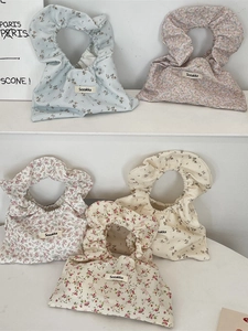 Borse in tela a fiori con manici elasticizzati a pieghe in vari colori pastello