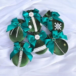 Set of 6 green velvet Christmas balls with pearls, rhinestones and ribbon bows