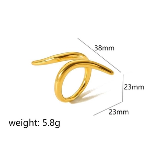 Polished gold wavy ring showing exact dimensions 38mm by 23mm and 5.8g weight