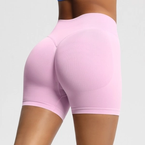 Vue détaillée du dos du short de fitness rose sans couture à effet push-up fessier