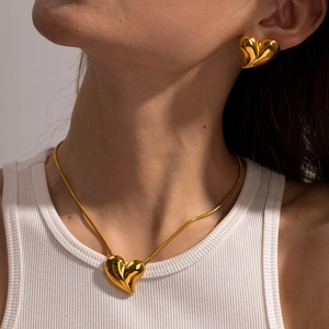Exaggerated 18K gold plated stainless steel heart pendant necklace and earring set for women