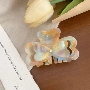 Eleganter Haarklammer aus Acetat in Herzform mit buntem Perlmutt-Marmor-Effekt