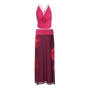 Détail du haut dos nu rose et de l'ensemble jupe longue à imprimé floral chic
