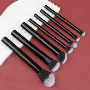 Set professionale di 7 pennelli da trucco con manici trasparenti e setole nere e bianche