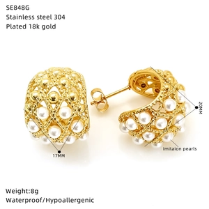 Macro detail of 18k gold plated stainless steel earring with white pearl showing dimensions