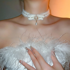 Winter style white plush bow choker necklace with elegant pearl pendant on female model