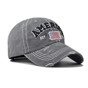 Vintage-Baseballkappe aus gewaschener Baumwolle mit US-Flaggenstickerei und Destroyed-Details