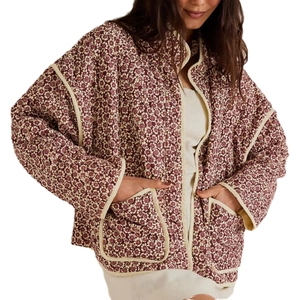 Women's quilted cotton jacket with floral print and front pockets in magenta