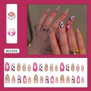 Cat-Eye Kunstnägel in Rosa und Lila mit Blumen- und Sternenmuster in Mandelform
